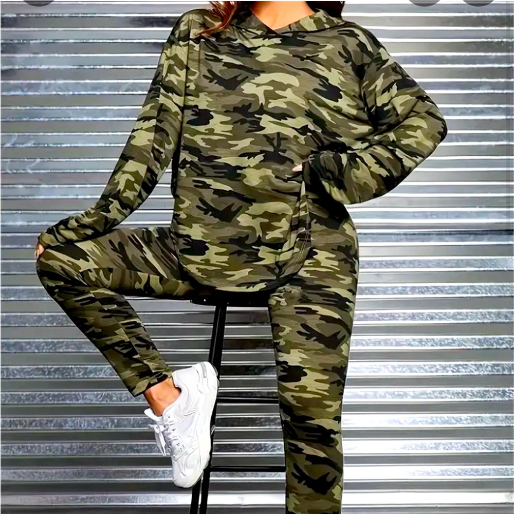Plus Size 3X  Womens Green Camo Jogger Set NWOT L/S Hoodie with Pants Stretchy